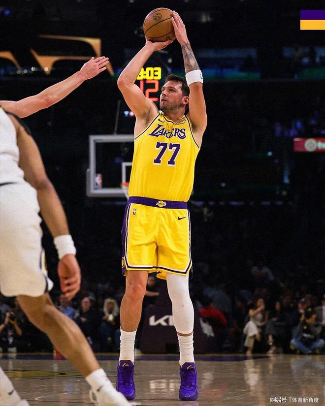 东契奇绝杀湖人逆转掘金 比赛戏剧性十足