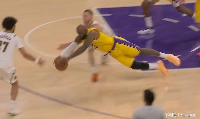 东契奇绝杀湖人逆转掘金 比赛戏剧性十足