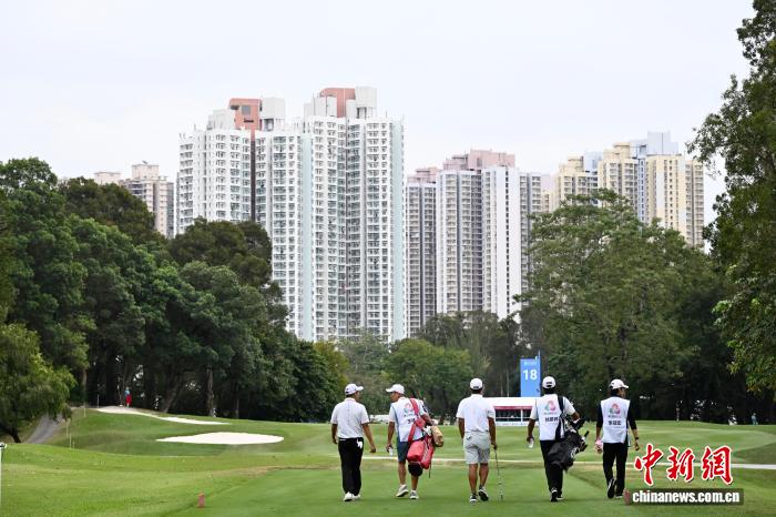 全国运动会高尔夫首日：浙江选手匡洋领跑，广