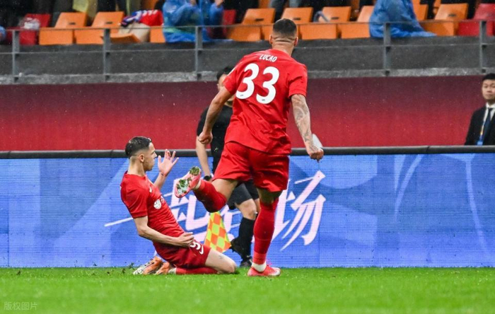 川渝德比再燃战火，蓉城缺将迎强敌