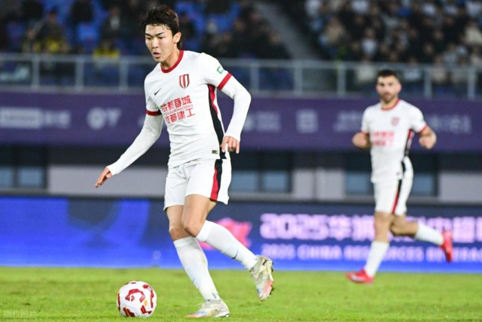 川渝德比再燃战火，蓉城缺将迎强敌