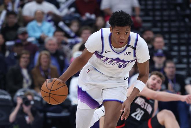 爵士四连败确定无缘季后赛 雄鹿双杀挑战仍存希