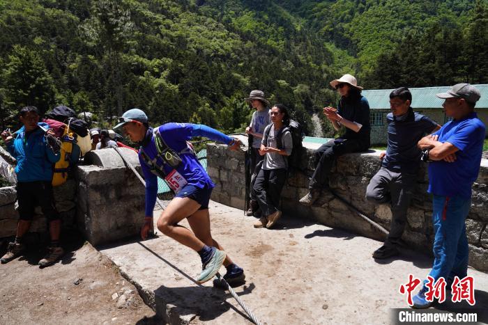 纪念人类首次登顶珠峰72周年 2025珠峰马拉松在尼
