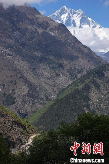 纪念人类首次登顶珠峰72周年 2025珠峰马拉松在尼