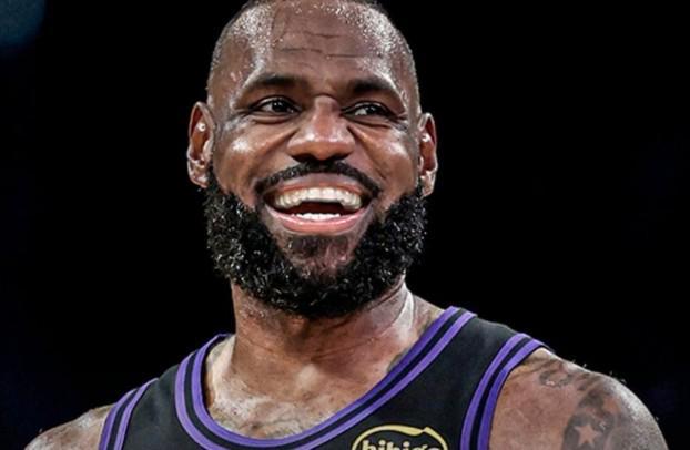 詹姆斯超越贾巴尔成历史