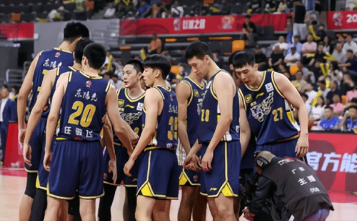 外援高分统治赛场 CBA联赛隐忧浮现