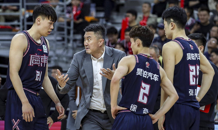 外援高分统治赛场 CBA联赛隐忧浮现