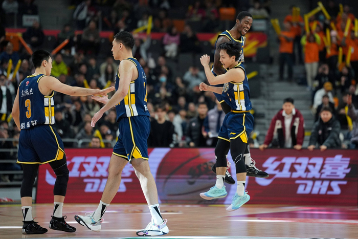 外援高分统治赛场 CBA联赛隐忧浮现