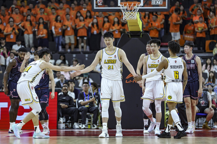 外援高分统治赛场 CBA联赛隐忧浮现