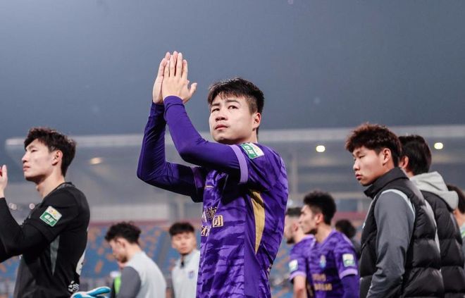 成都蓉城逆转国安领跑积分榜 申花不败积分转正