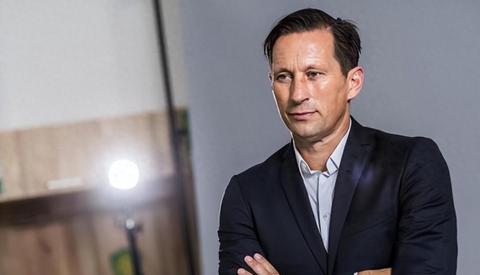 韩鹏接任鲁能主帅宿茂臻卸任 新帅施密特官宣四