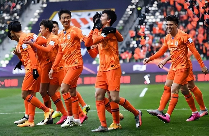 韩鹏接任鲁能主帅宿茂臻卸任 新帅施密特官宣四