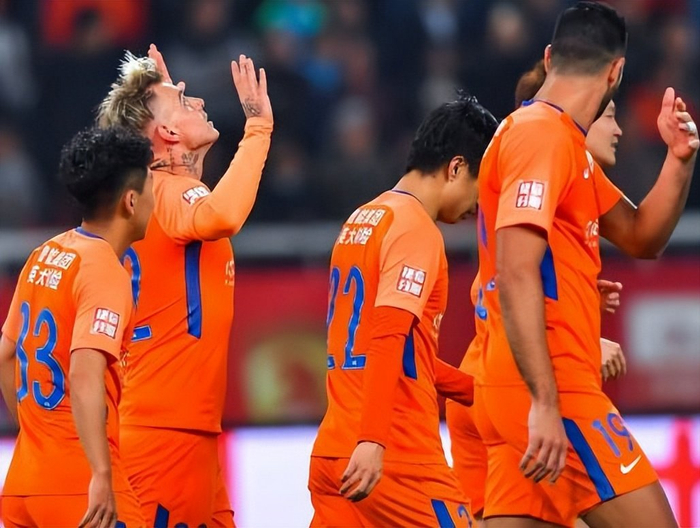 韩鹏接任鲁能主帅宿茂臻卸任 新帅施密特官宣四