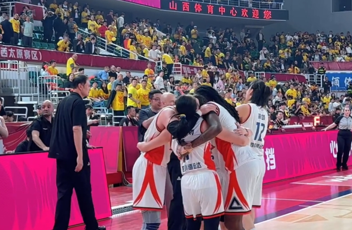 四川女篮登顶WCBA总冠军，男篮0胜42负成最大反差
